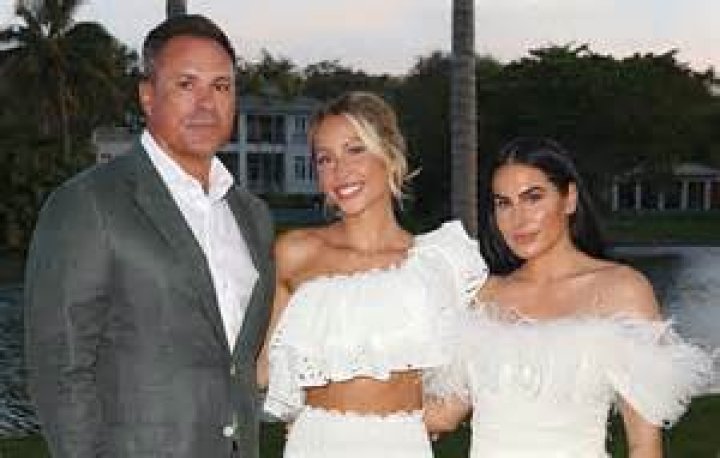 Alix Earle’s Go-to Setting Spray ‘Makes Such a Difference’ – Hollywood Life