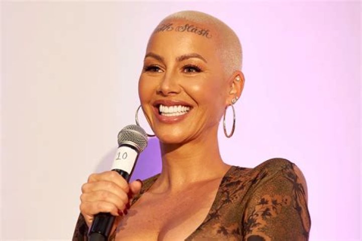 Amber Rose Shows Off Forehead Tattoo & Fans React — Pic – Hollywood Life