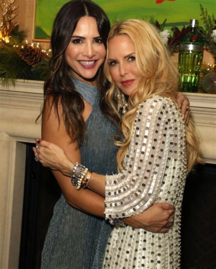 ‘Bachelorette’ Star Andi Dorfman Marries Blaine Hart 1 Year After Getting Engaged