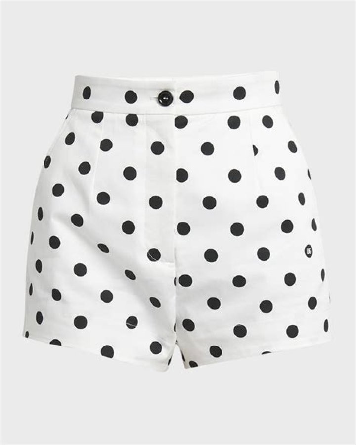 Ariel Winter Proves She’s Still The Daisy Dukes Queen On Makeup-Free Errand Run