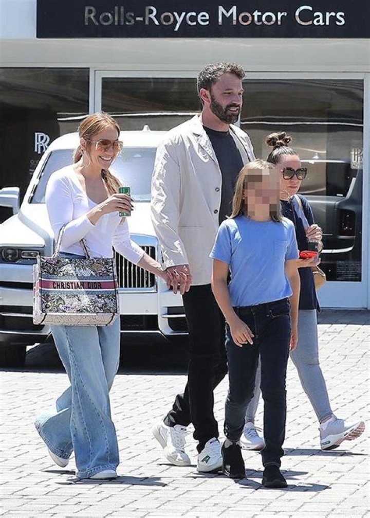 Ben Affleck & Jennifer Lopez Go Shopping For A New Car: Photos