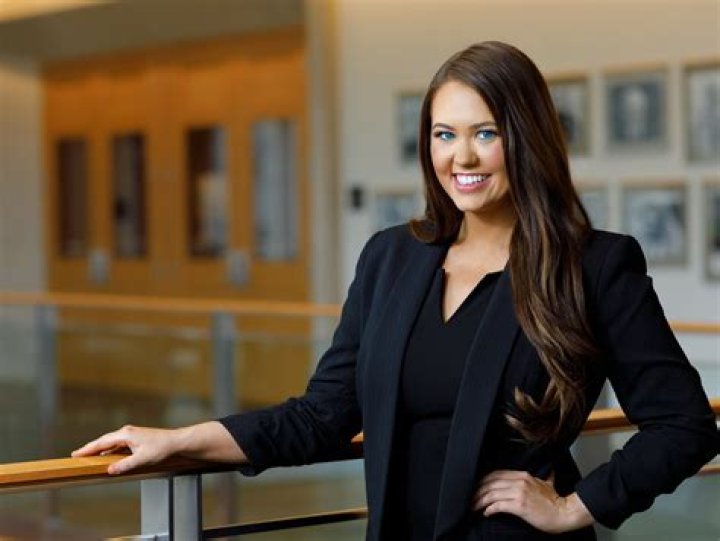 Cara Mund I Crowned Miss America 2018 – Hollywood Life