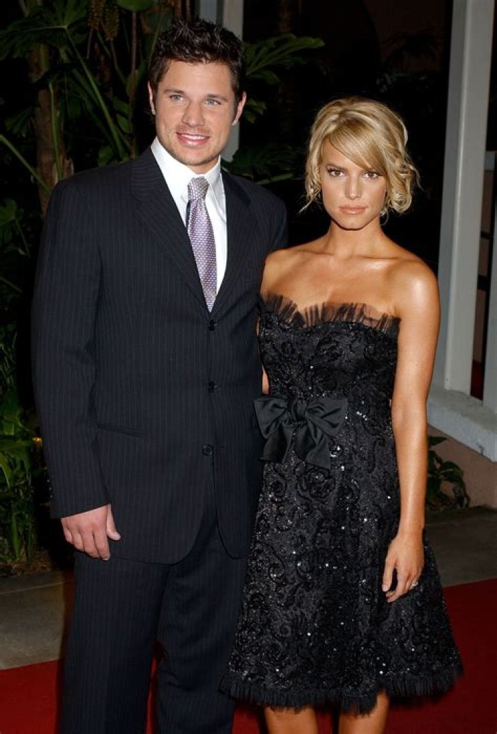 [PHOTOS] Celebrity Weddings — Jessica Simpson & Nick Lachey & More Celebs Married Young – Hollywood Life