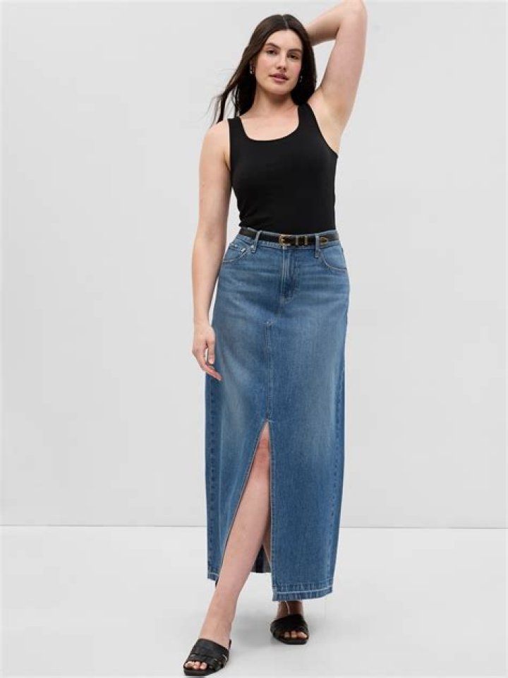 Complete Your Wardrobe With an Easy-to-Wear Denim Skirt