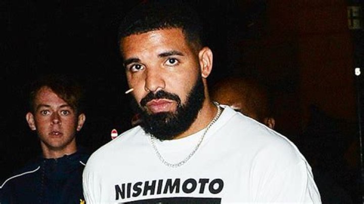 Drake Gets His Ears Pierced & Debuts New Look — Pics – Hollywood Life