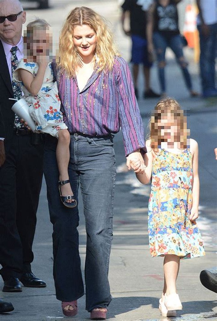 Drew Barrymore Shares Rare Photo Of Daughters Olive & Frankie: Pics – Hollywood Life