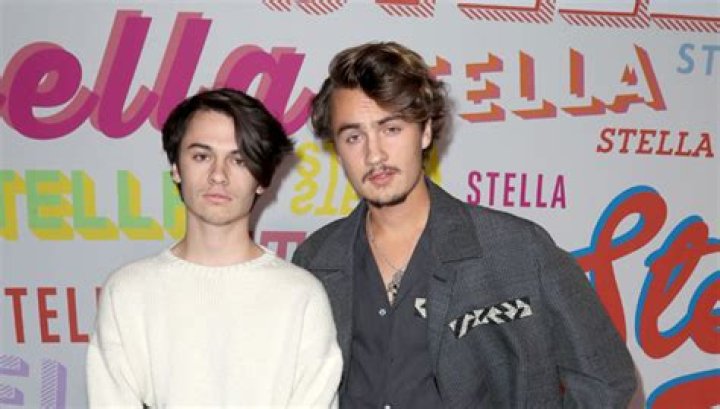 See Message To Dad & Brother – Hollywood Life