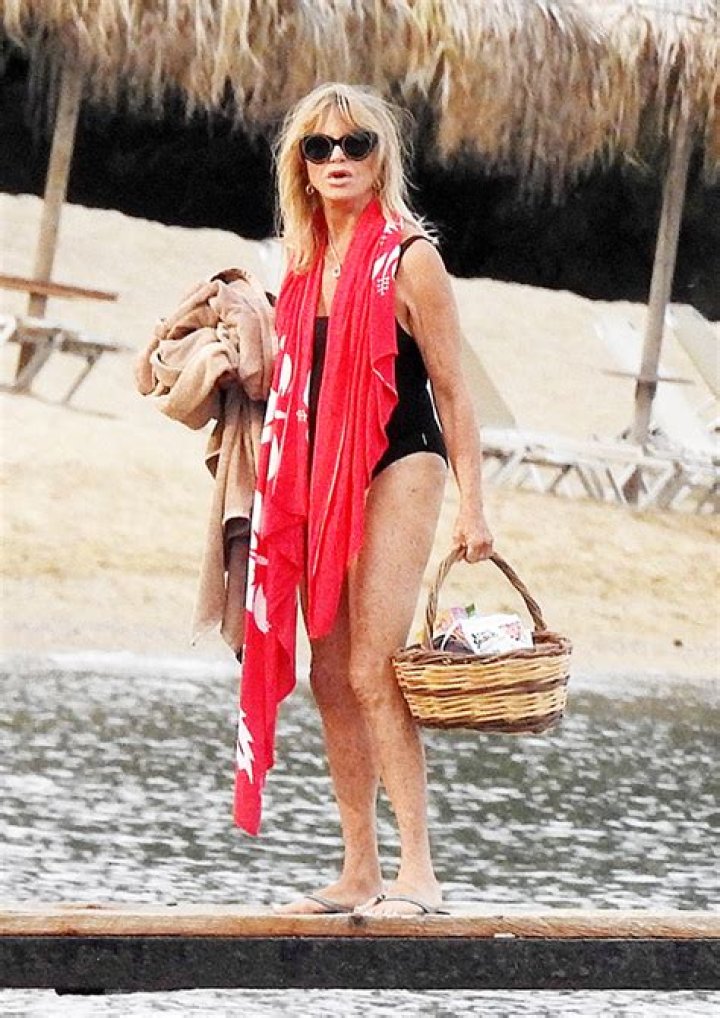 Goldie Hawn Rocks Swimsuit With Shirtless Kurt Russell In Greece – Hollywood Life