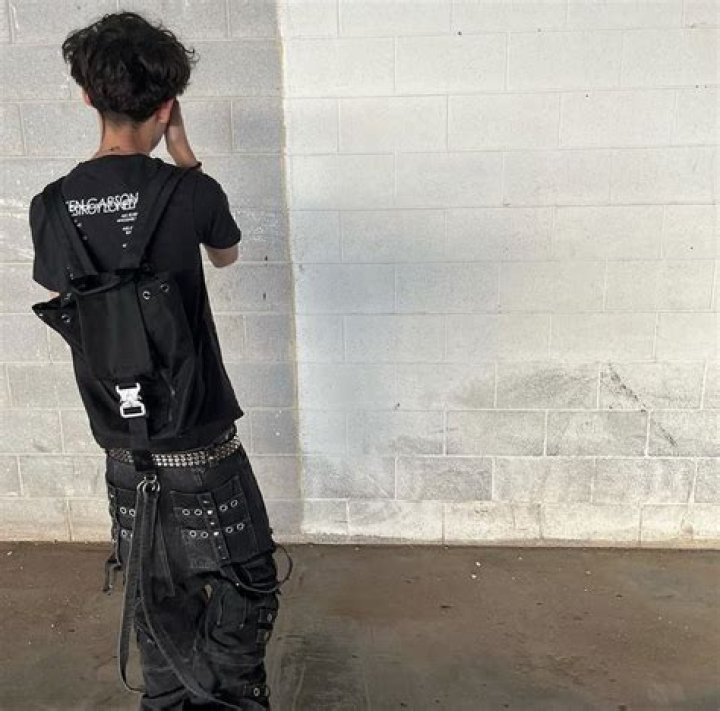 Ian Connor: Pics – Hollywood Life