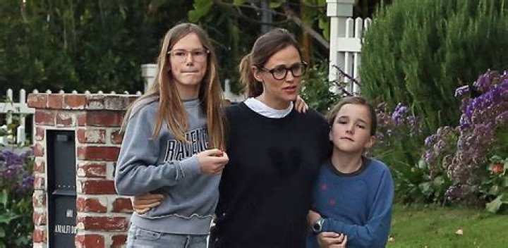 Jennifer Garner Hugs Her 2 Daughters On Adorable Family Fun Date Outside — New Pic