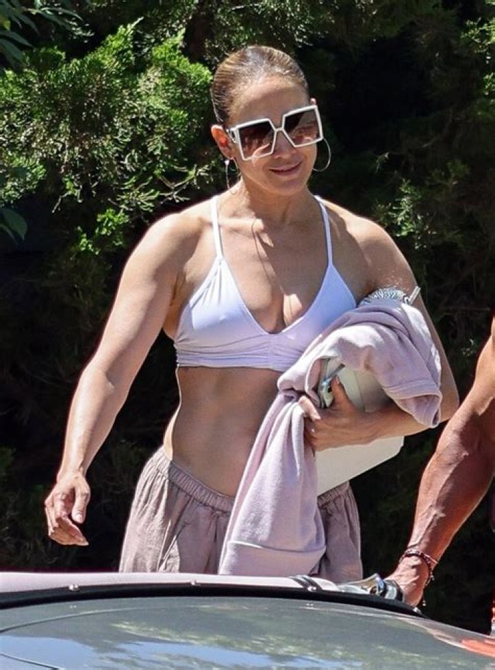 Jennifer Lopez Bares Her Abs In Crop Top After Leaving The Gym Before Florida Lockdown