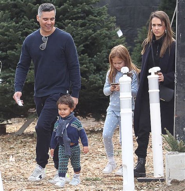 Jessica Alba Proudly Poses in Rare Family Photo With 3 Kids Honor, 12, Haven, 9, & Hayes, 3, All In Florals