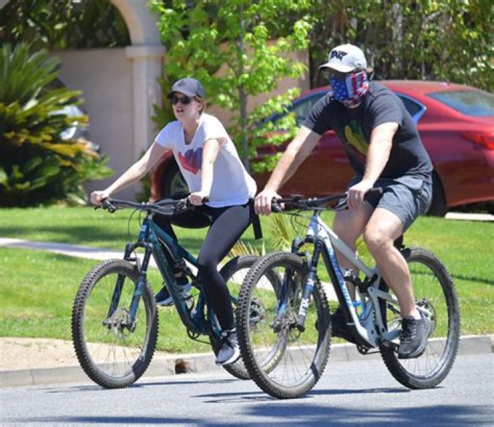 Katherine Schwarzenegger‘s Baby Bump Debuted As She Biked Before Her Pregnancy Was Revealed