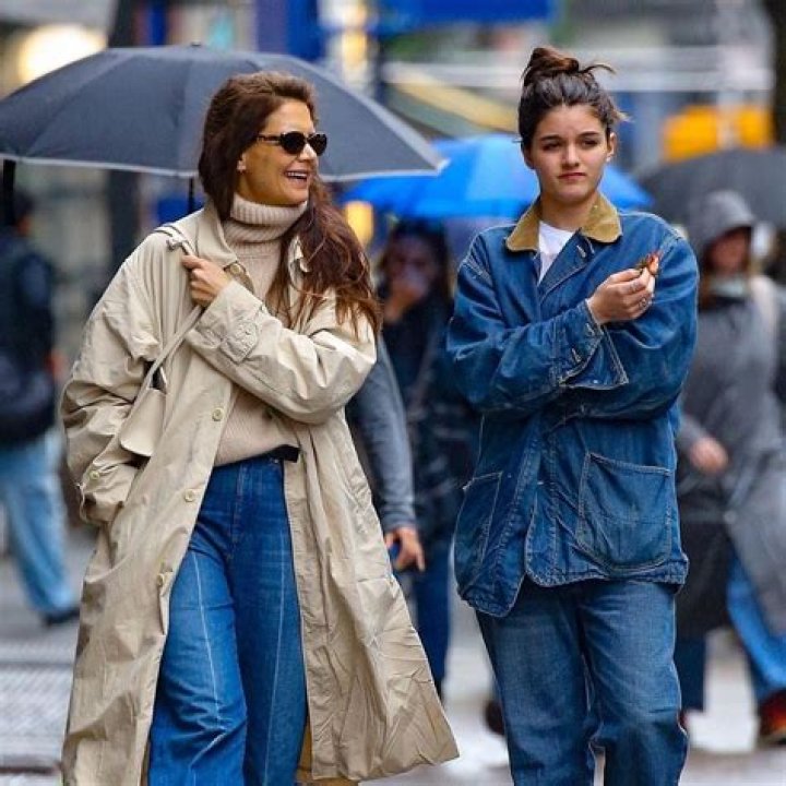 Katie Holmes Strolls Through The Rain With Look-Alike Daughter, Suri, 13, In NYC