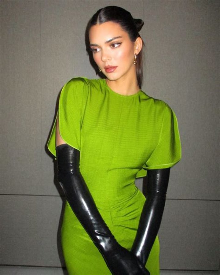 Kendall Jenner Rocks Sleek Dinner Dress & 5 More Of Her Most Fabulous Evening Out Looks 