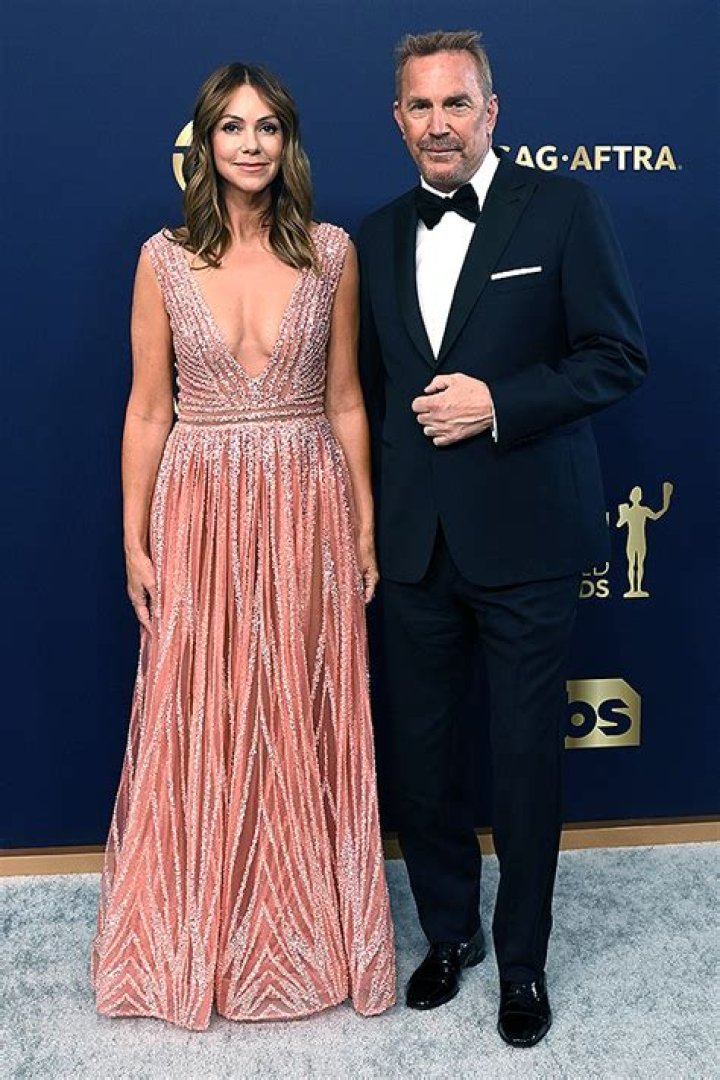 Kevin Costner’s Wife Christine Ditches Wedding Ring Days After Divorce – Hollywood Life