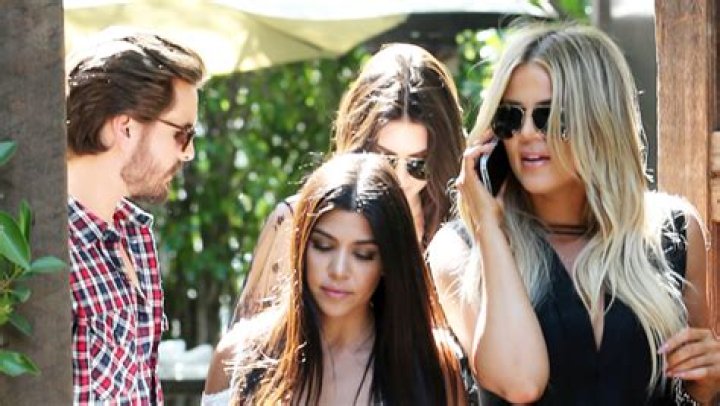 Khloe Kardashian Being Torn Between Scott Disick & Kourtney Is ‘Tough’ – Hollywood Life