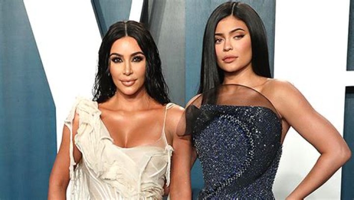 Kim Kardashian, Kylie Jenner Do ‘It’s A Wrap’ TikTok Dance: Video – Hollywood Life