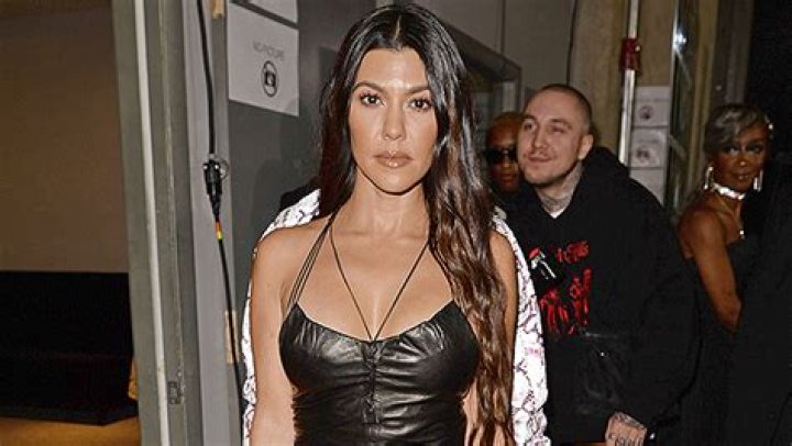 Kourtney Kardashian Responds To Fans As She Films ‘KUWTK’ Though She Said She Wants To Quit Show