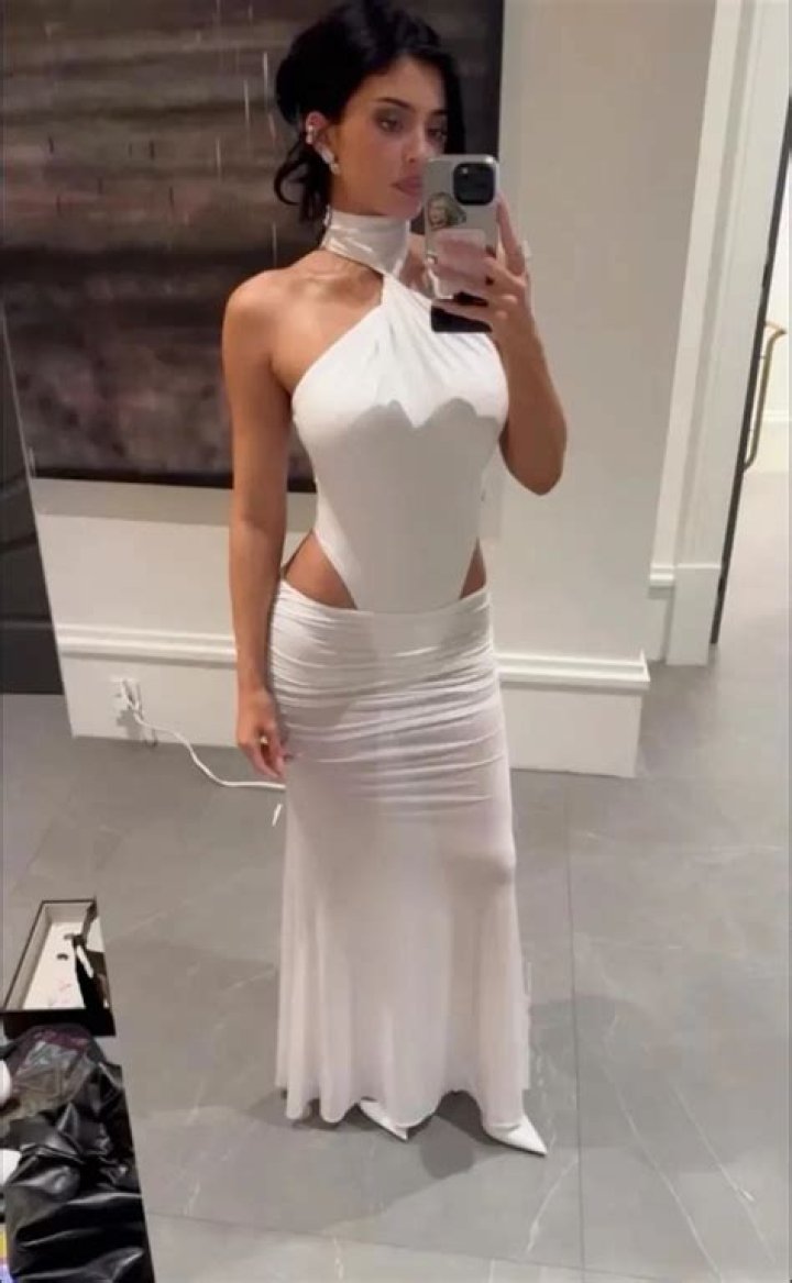 Happy Birthday Kylie Jenner: See 21 Of Her Sexiest Selfies Of All Time — Pics