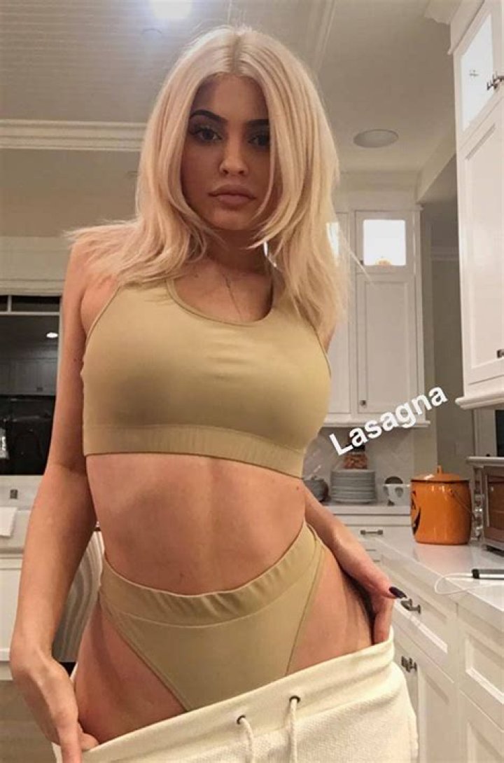 Flaunts Racy Underwear Cooking Lasagne – Hollywood Life