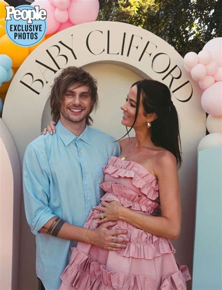 5SOS’s Michael Clifford Expecting 1st Child With Wife Crystal Leigh: ‘Filled With Excitement’
