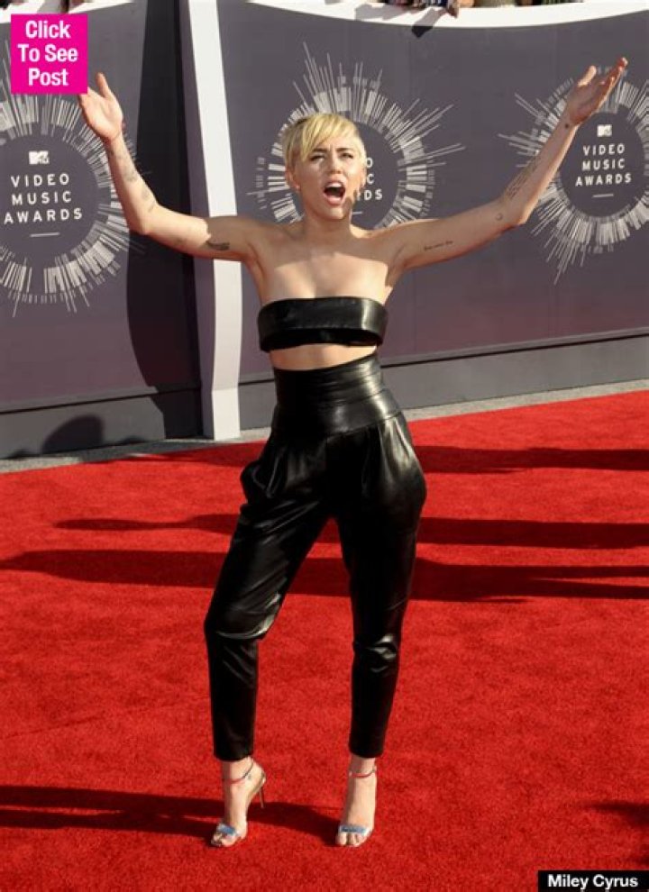 Miley Cyrus Posting Jodie Sweetin Straddling Pics Sparks Major Fan Reaction – Hollywood Life