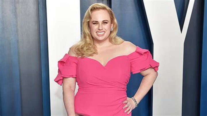 Rebel Wilson Stuns In Pink Gown & ‘Treats’ Herself To Cake After Revealing She’s Now Lost 50 Lbs.