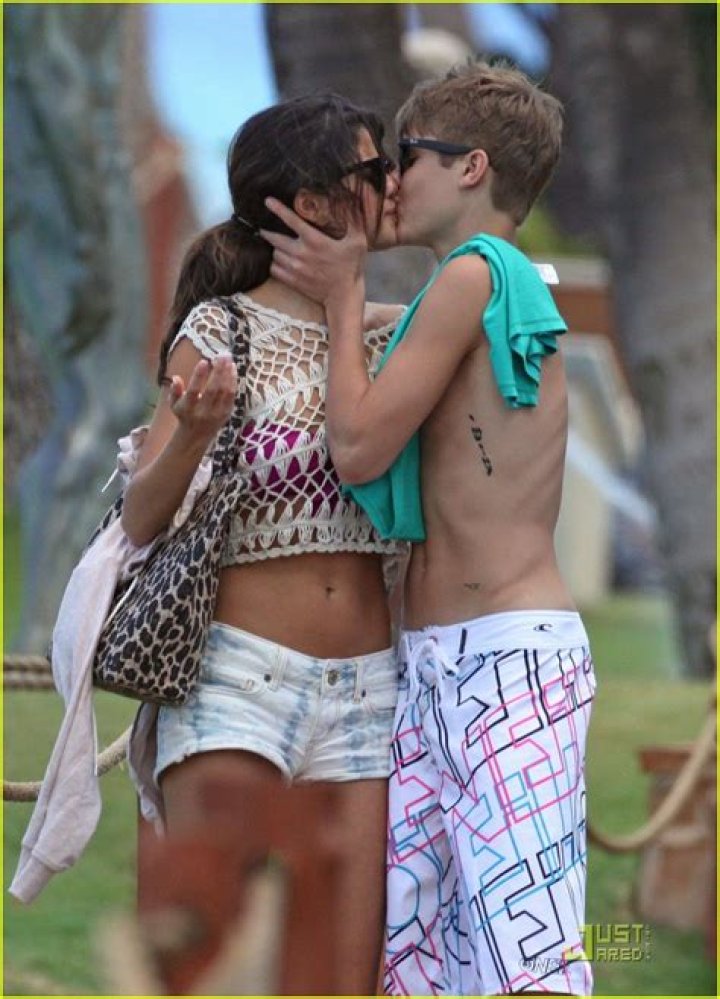Justin Bieber & Selena Gomez Caught PDAing In Public — Pics & Video