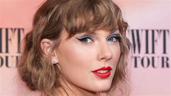 Taylor Swift Used This Exact Lipstick in the ‘Bejeweled’ Music Video – Hollywood Life