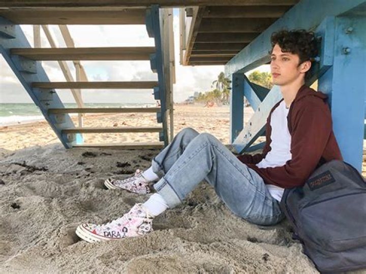 Director Breaks Down His Troye Sivan Film – Hollywood Life