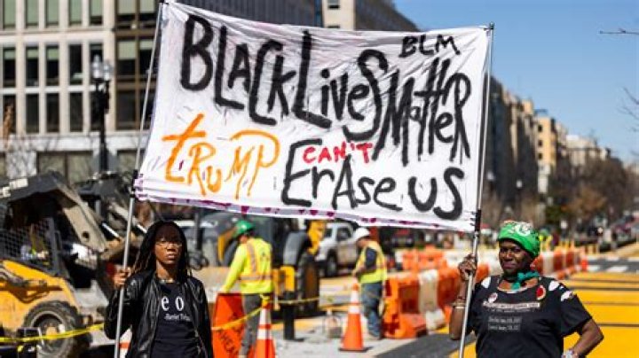 Bill De Blasio Paints Black Lives Matter Mural Outside Trump Tower After President Calls It ‘Symbol Of Hate’